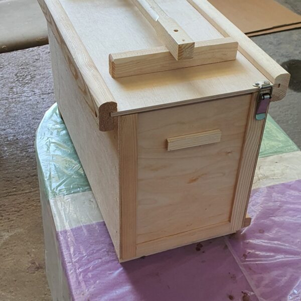 ארגז נחילים עם ידית