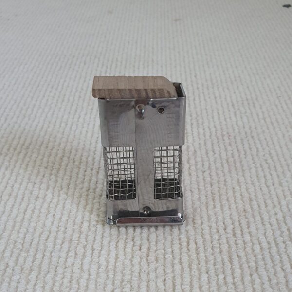 כלובית לבנק מלכות ניירוסטה